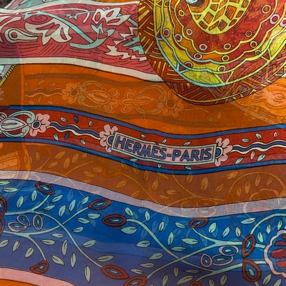 Hermès Paris Le Songe De La Licorne Silk Shawl Wrap Scarf.🧣🍂🍁 - Picture 9 of 16